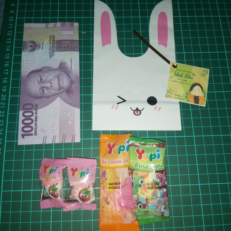 

Amplop/angpao Lebaran plus isi