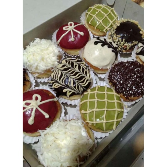 

DONUT Lembut Topping Keju, Meses, Green Tea, Red Velvet, Tiramisu, Coklat (12 pcs)