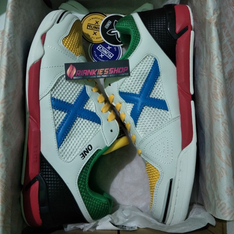FUTSAL X MUNICH ONE INDOOR 34 IN WHITE MULTI COLOUR ORIGINAL 3071034 BNIB