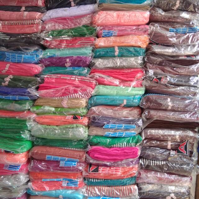 GROSIR KERUDUNG SEGIEMPAT PARIS SERAGAMAN isi 20pcs