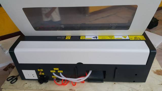 Mesin laser co2 2030 mesin laser kwalitas linear rail di semua sumbu x dan y akurasi maksimal