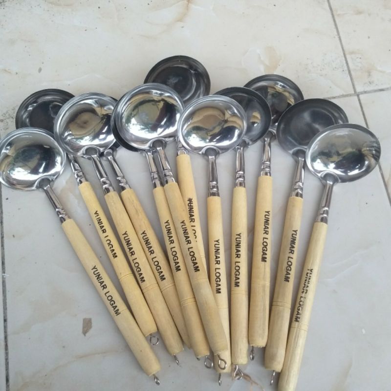 sendok sayur stainless diameter 7 cm gagang kayu