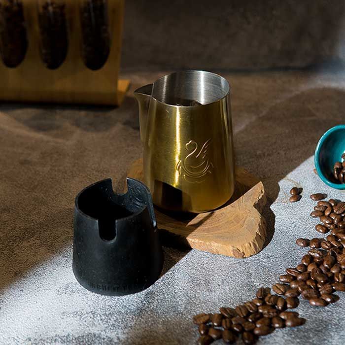 Jibbi Jug - Magic 420ml (Gold Matt + Silicone Black)-2