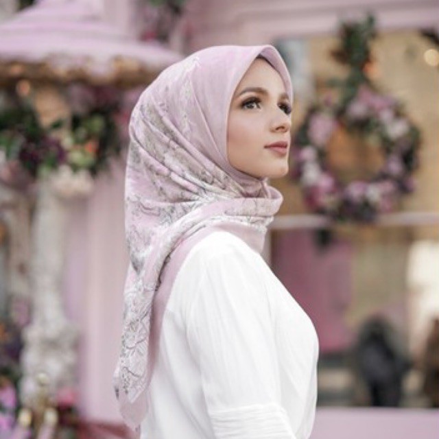 The British Square Pale Blush Buttonscarves