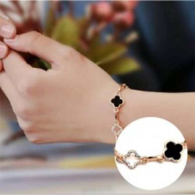GELANG- DIAMOND Small Flower Bracelet Plated Gold Titanium Gold