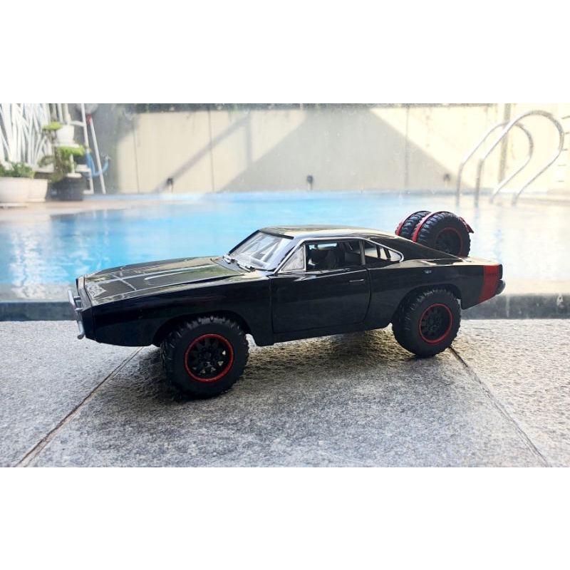 Jada Doms 1970 Dodge Charger R T 0ff Road Black Miniatur Diecast Mobil 1:24