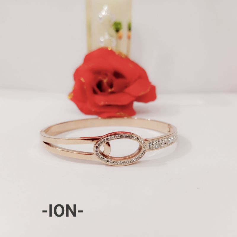 Gelang tangan titanium oval anti karat