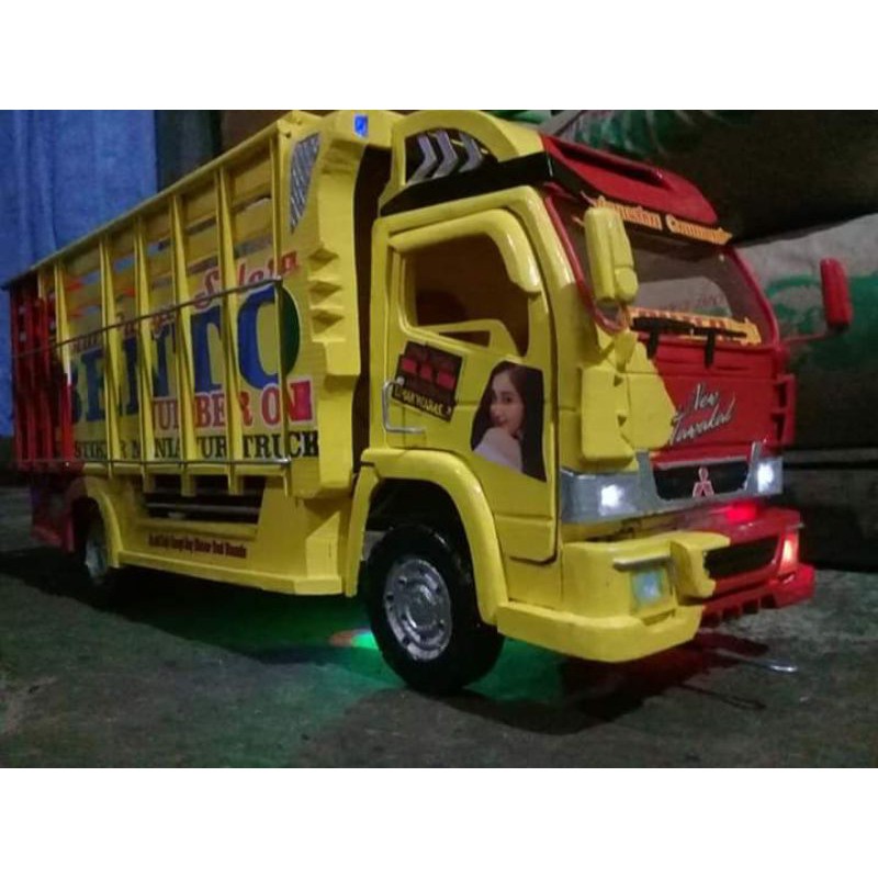 Miniatur Truk ful Spek Interior Suspensi OlenG