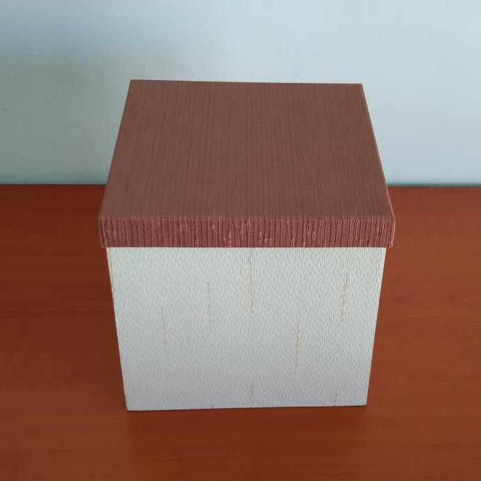 

Kotak Kado 25X25X25 Ukuran 25X25X25 No.2 Tokotaraka94