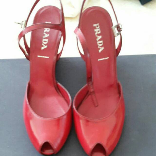 Sepatu preloved Prada