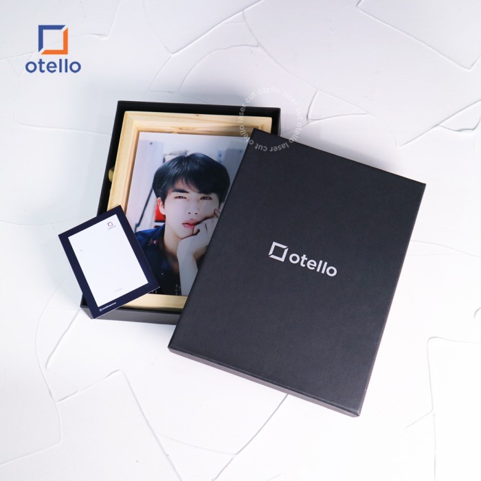 Gift Set Floating Frame Foto Akrilik Hadiah Custom Kado Pacar Sahabat