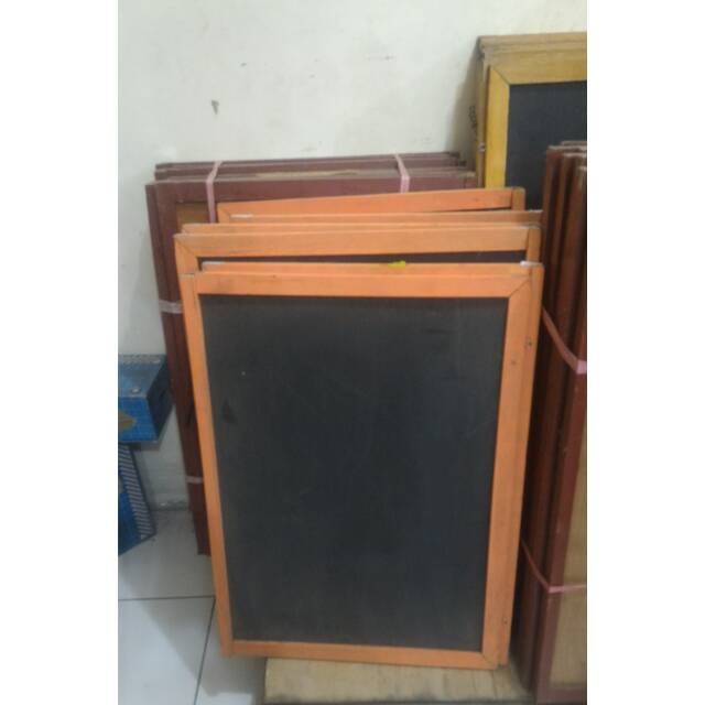 

Papan tulis kayu triplek