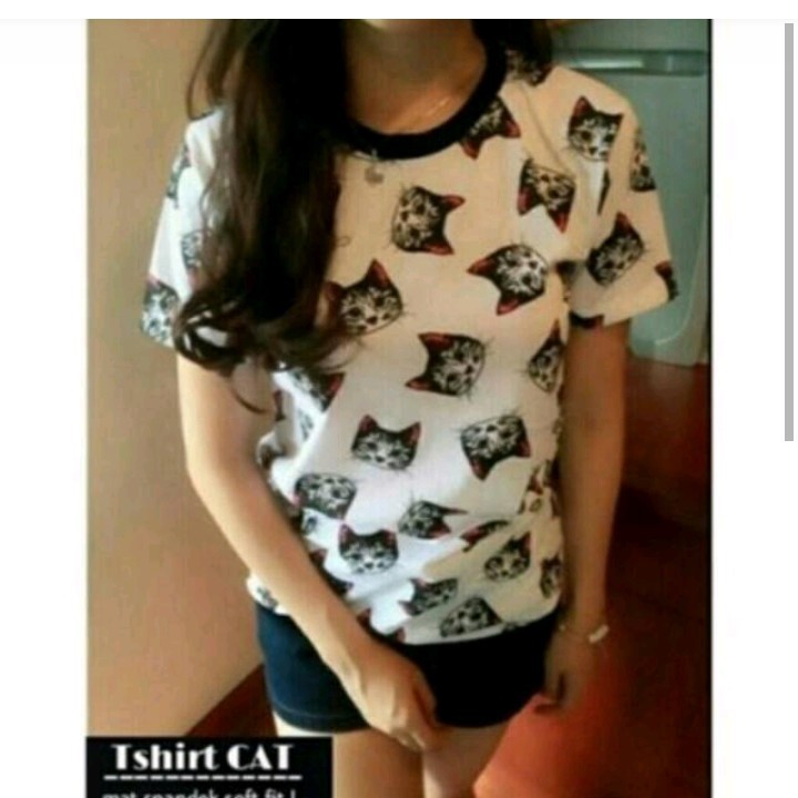 UPDATESS_SHOP  TSHIRT CAT MOMO TUMBLER TEE