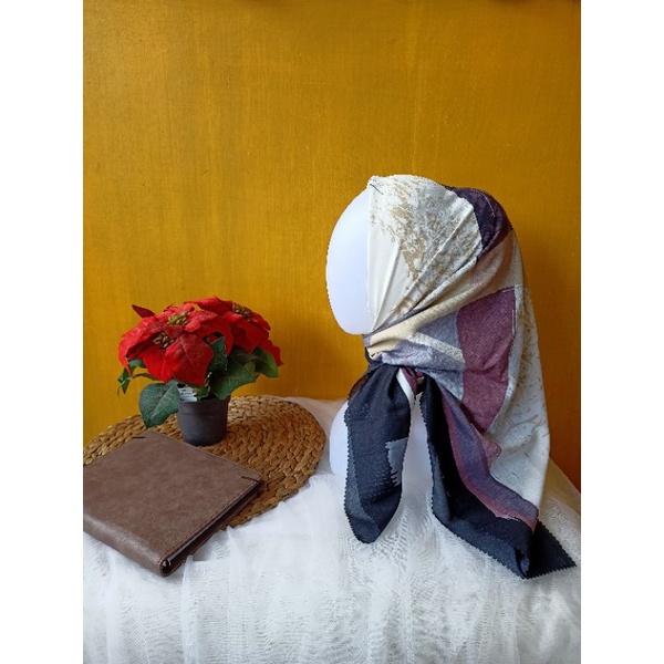 DEENAY KW HIJAB VOAL MOTIF TERESIA