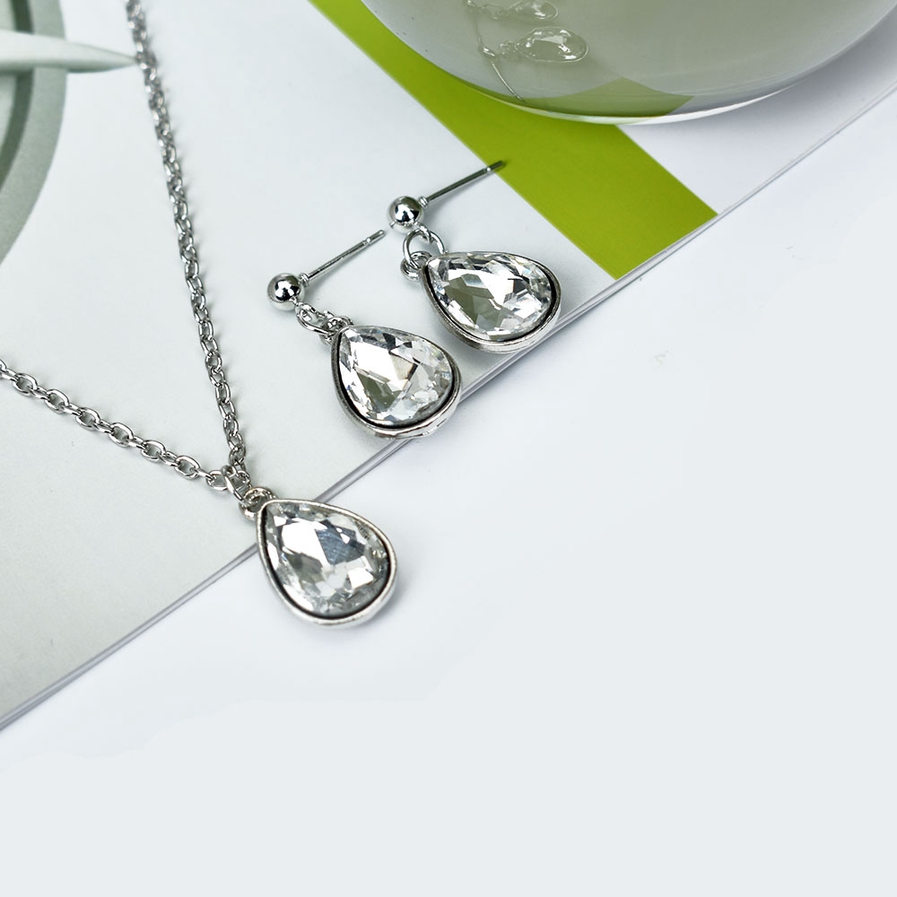 Set Anting Dan Kalung Choker Bentuk Tetesan Air Geometris Aksen Kristal Warna Merah Biru Untuk Wanita