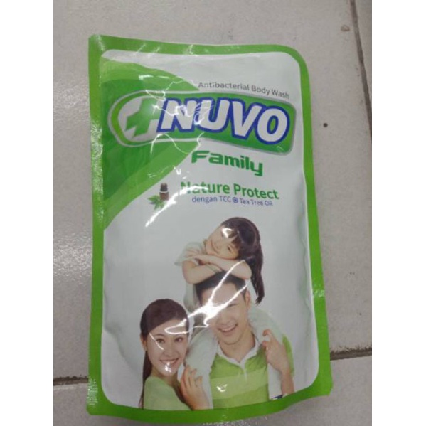 Nuvo Family sabun mandi cair 900ml