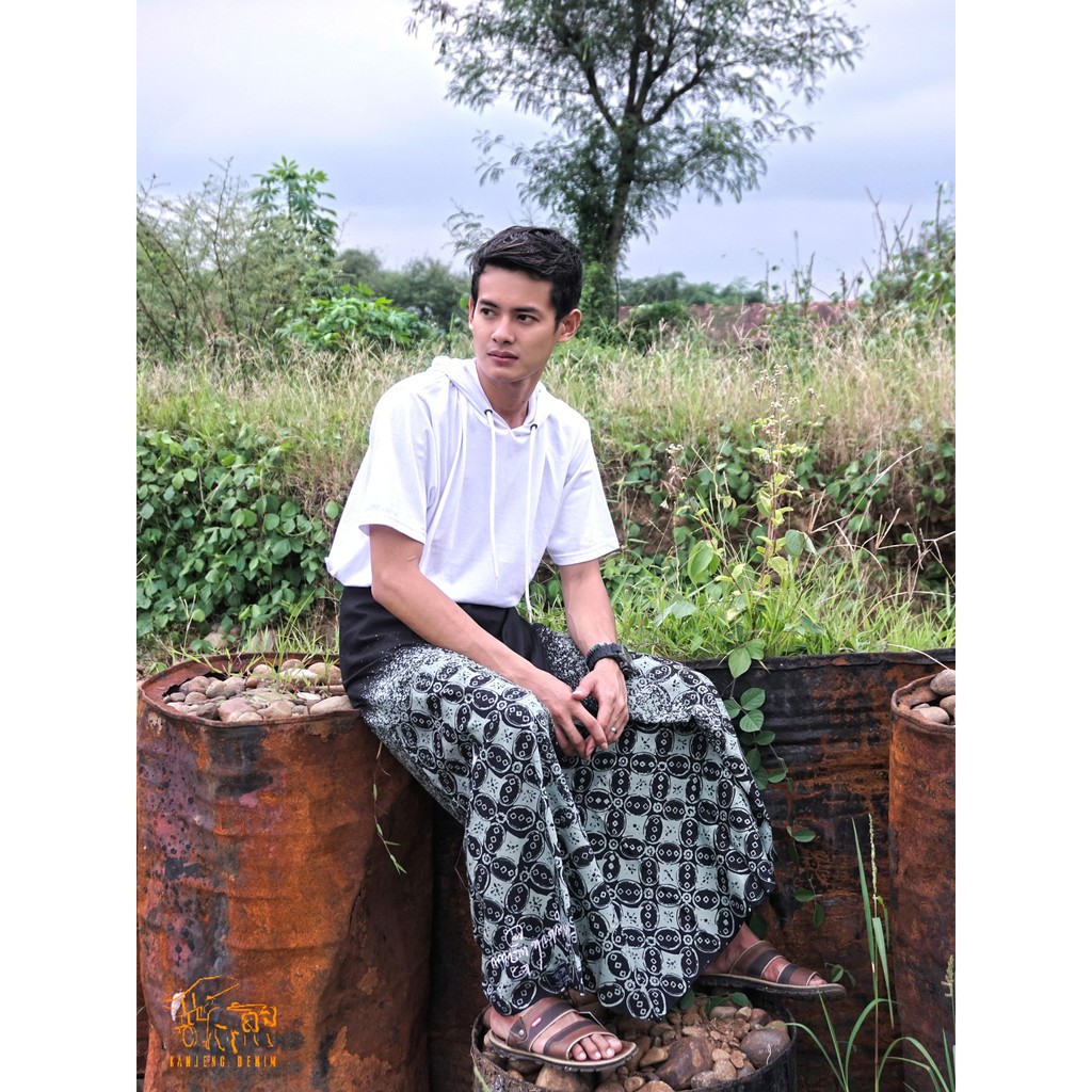 SARUNG BATIK KANJENG MOTIF KAWUNG RETRO EKSKLUSIF