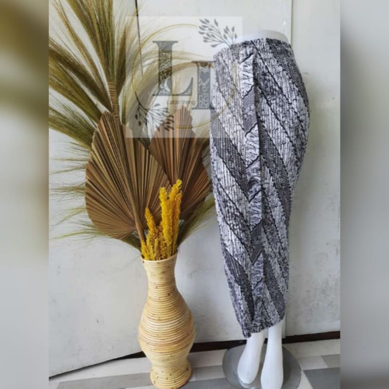 Rok Jarik Plisket wiron latarputih parang random