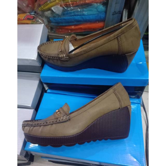 Sepatu wedges/sepatu import /sepatu cewek