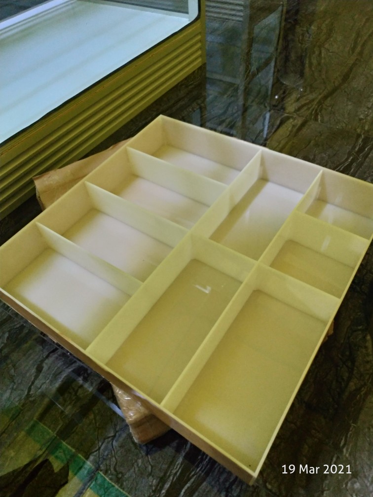 Tempat Uang Acrylic 2mm Putih Susu