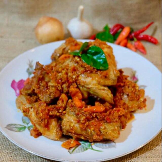 

Ayam balado siap santap per ekor