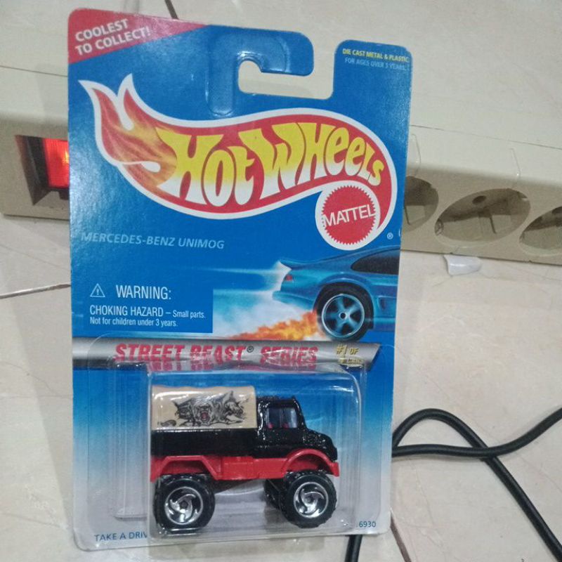 Hot wheels Mercedes-Benz Unimog