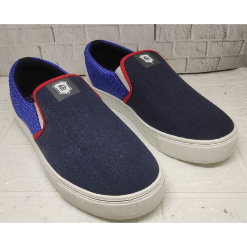 SEPATU SLIP ON DIESEL BOSTON produk asli dari speed , loggo harga obral murah meriah