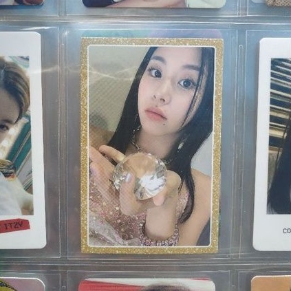 Chaeyoung feel special border gold photocard