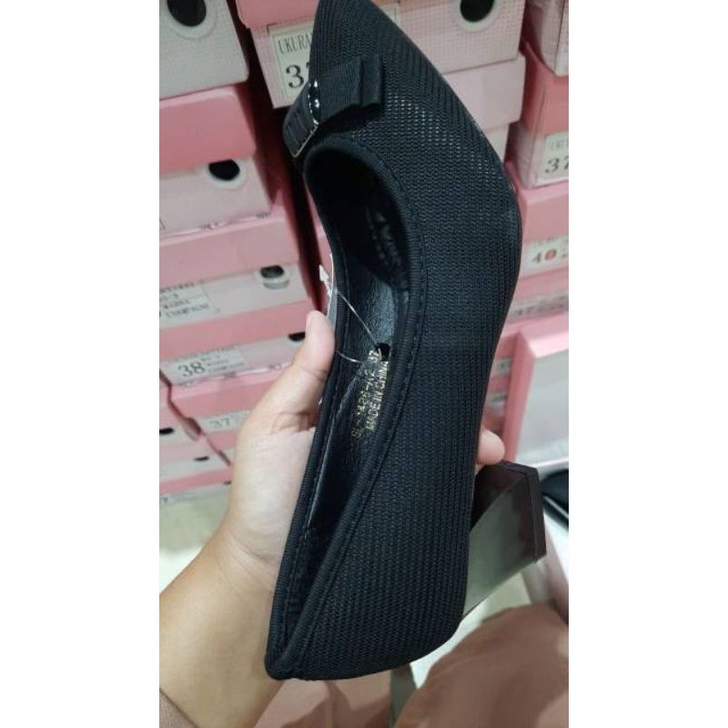 Preloved PL sepatu heels pantofel kantor hitam merk SL by Lawrensia