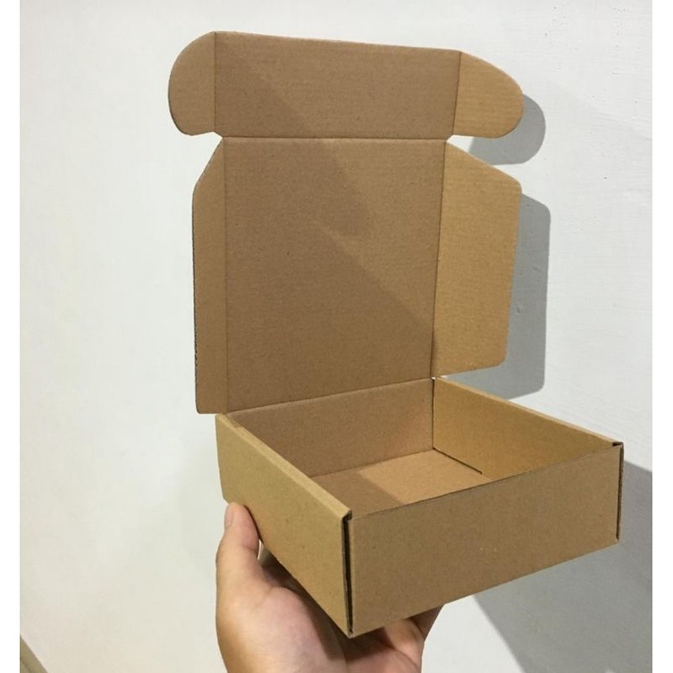 

10 Pcs Box Hampers 15x15x5 cm /Kotak Hampers /Box Kado /Kotak Kado/Kotak Karton/Dus/Kue/Hampers