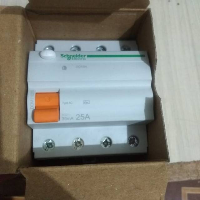 RCCB /ELCB schneider 25A 30ma 4phasa