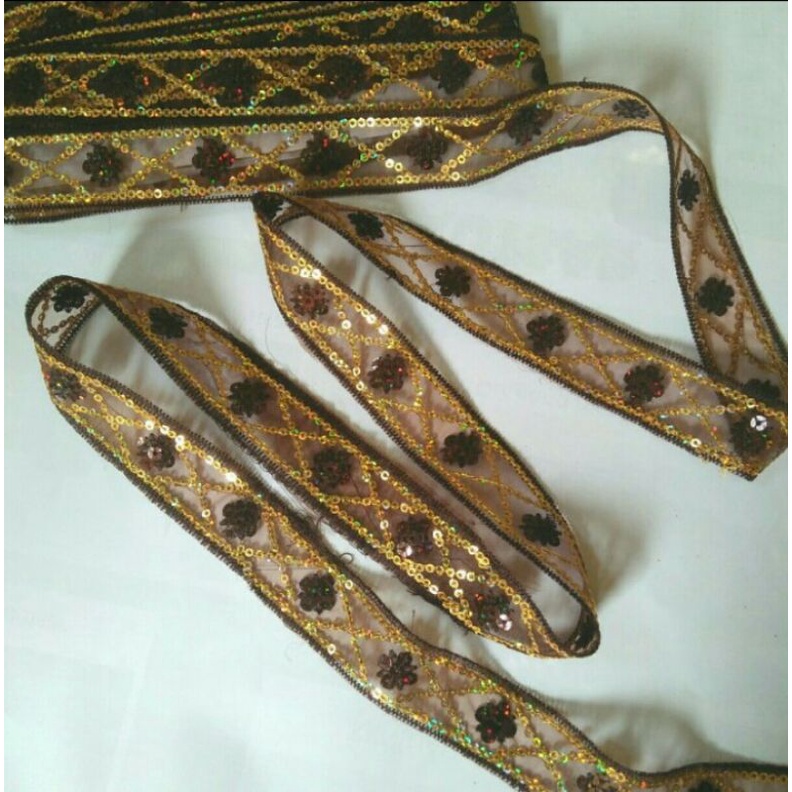 Renda tengah hias renda pita baju