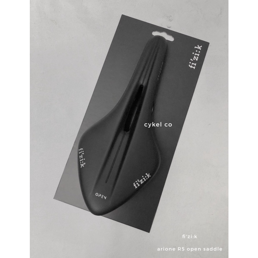 fizik arione R5 open black regular saddle