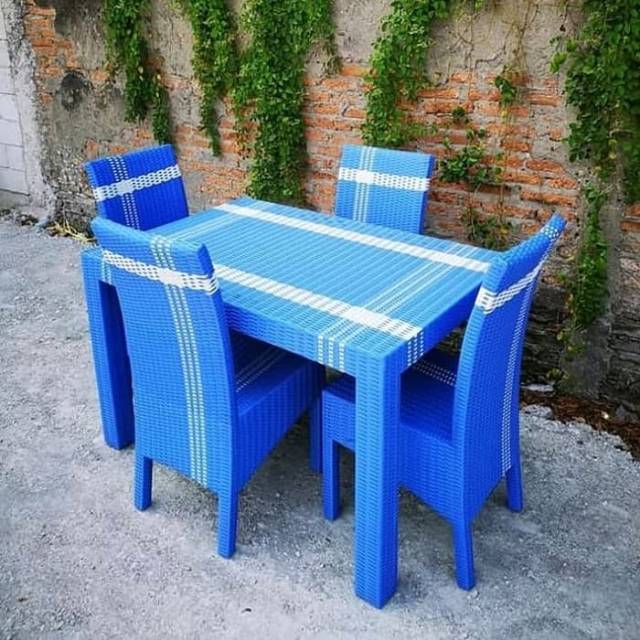 Meja makan rotan 4 kursi /meja makan minimalis /meja makan synthetic