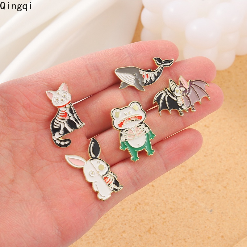 Bros Pin Enamel Bentuk Kartun Hewan Kucing Katak Kelinci Whale Tengkorak Bahan Alloy Gaya Gothic Punk