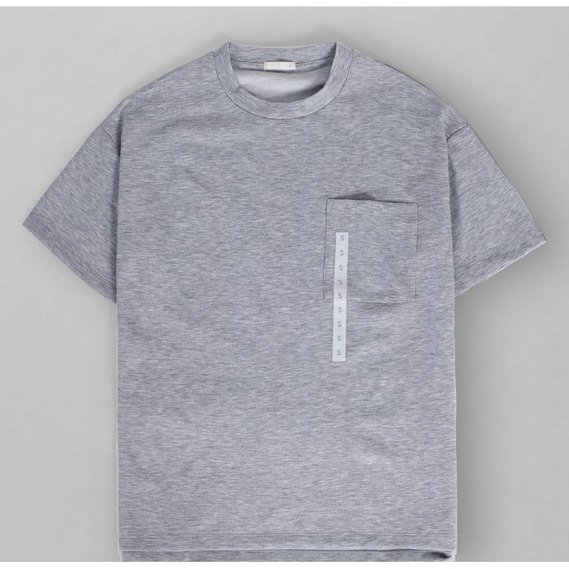 GU by UNIQLO Tshirt Oversized Pocket - Kaos Branded Pria