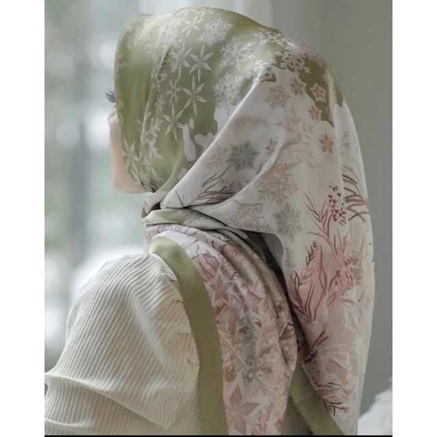 Buttonscarves Frozen Willow