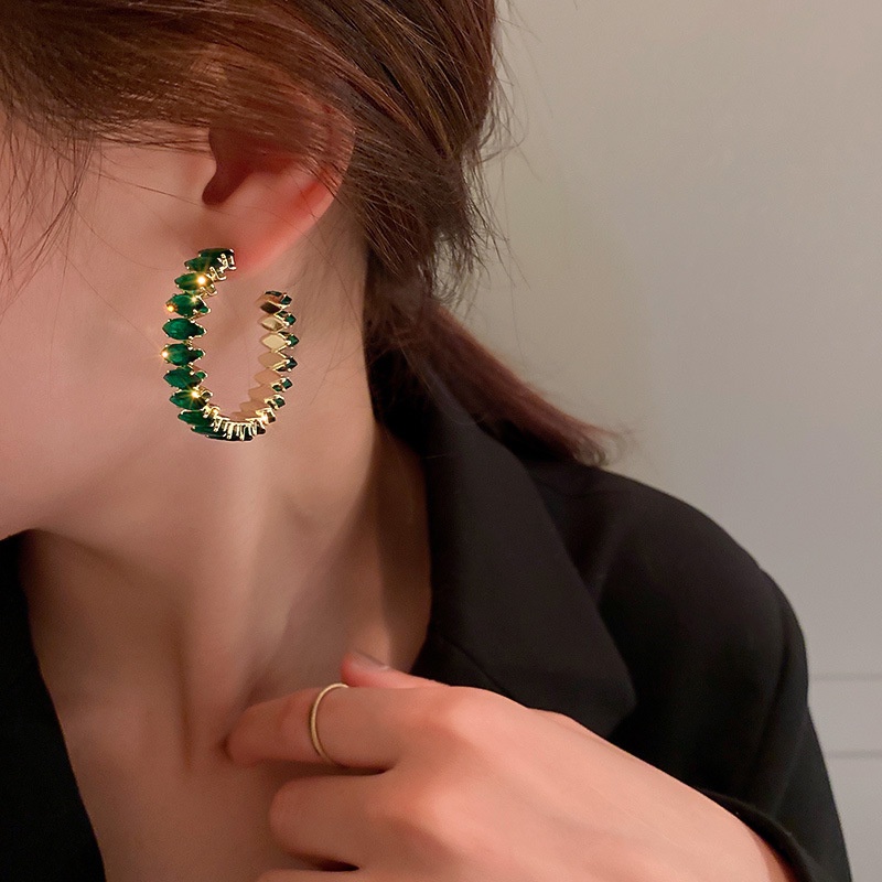 Anting Bentuk C Bahan zircon Warna Hijau