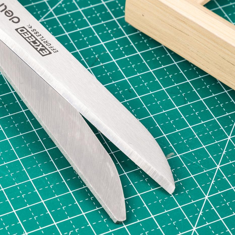 

(ZU)✩ Deli Effortless Scissor / Gunting Ringan dan Mudah Digunakan Desain Ergonomis Warna Abu-abu E7
