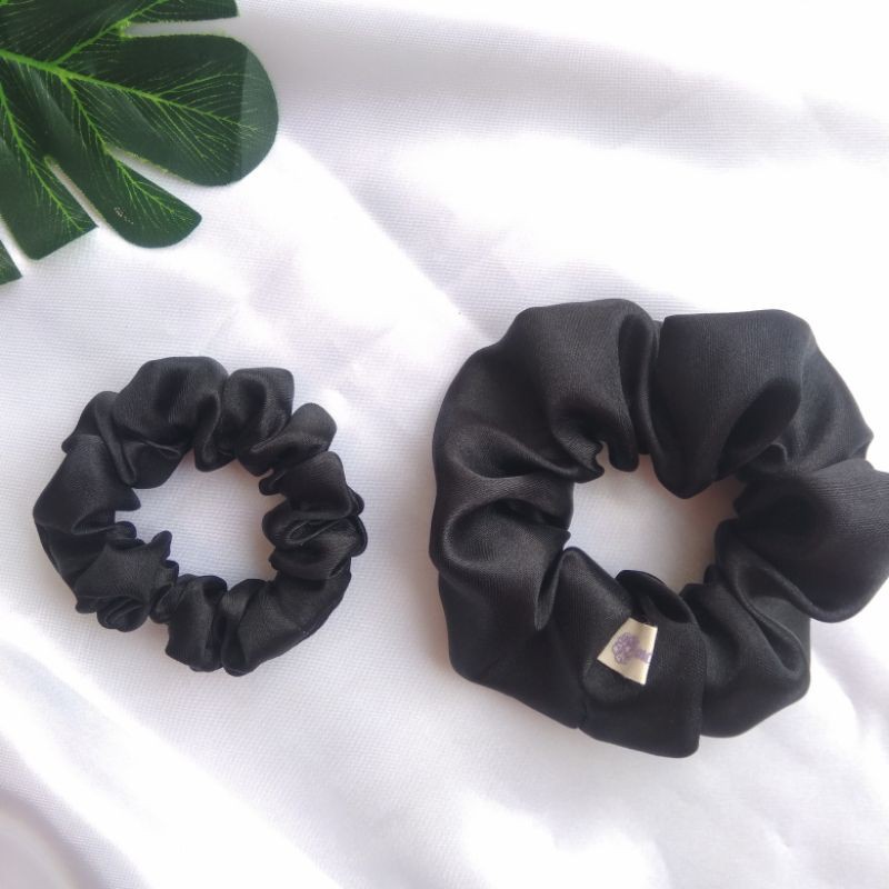 SCRUNCHIE SATIN SILK HITAM