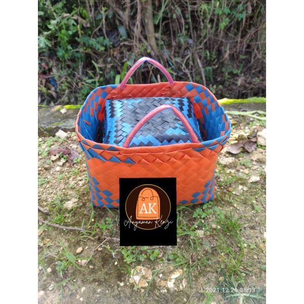 tas anyam berkat ukuran sedang