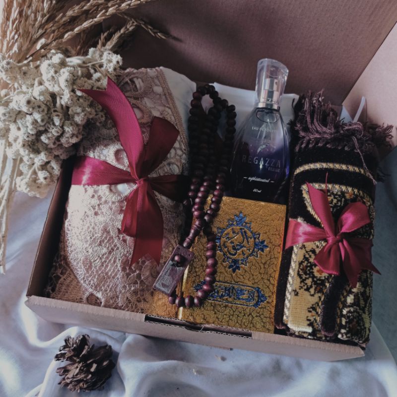 Hampers GiftBox Mukena Renda Premium Untuk Kado Cewe/ibu Nikahan Ulangtahun Anniversary Wisuda