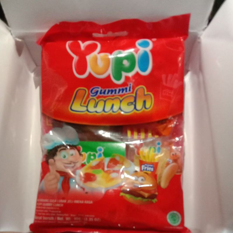 

yupi gummy lunch