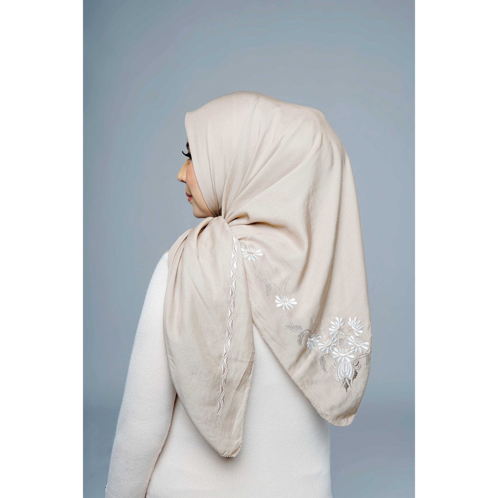 NIRNAYA SCARF BEIGE - JEDA X RUMAH AYU