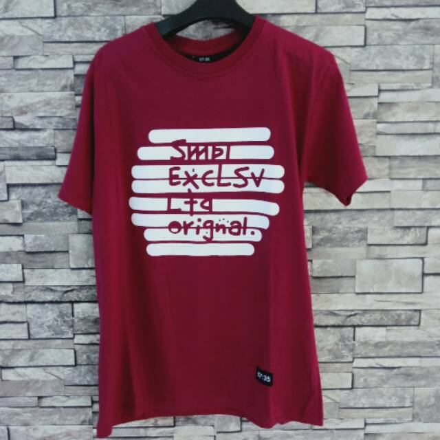 Kaos smitty merah marun