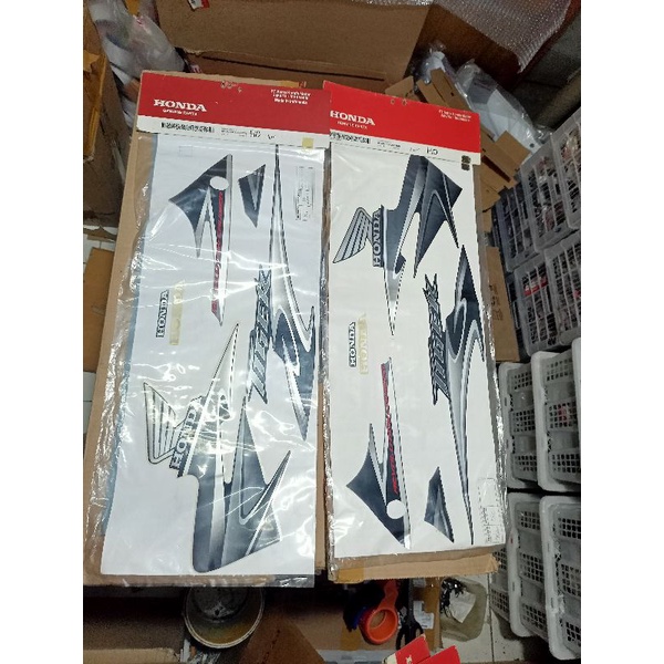 striping stiker Polet motor Honda Tiger Revo akhir muda ungu original ahm