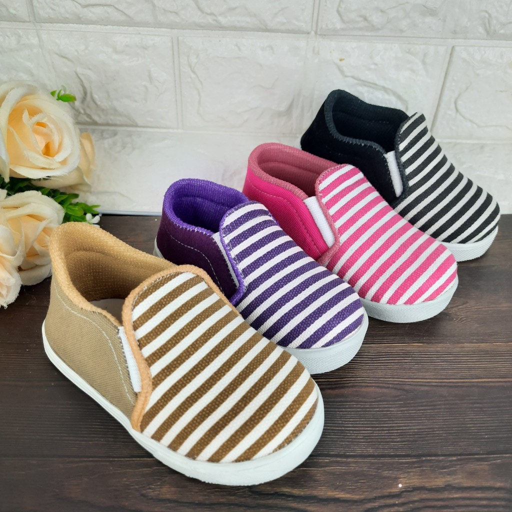 [TAMAN SEPATUKU] SEPATU TRENDY MURAH SNEAKER SLIP ON GARIS  WARNA 1 2 3 TAHUN DAX04