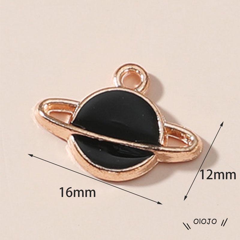 Gelang Liontin Saturnus Bahan Alloy Warna Hitam Putih Untuk Aksesoris Perhiasan