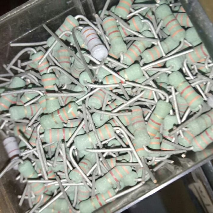 Resistor 1Watt R 1W 3K3 ohm