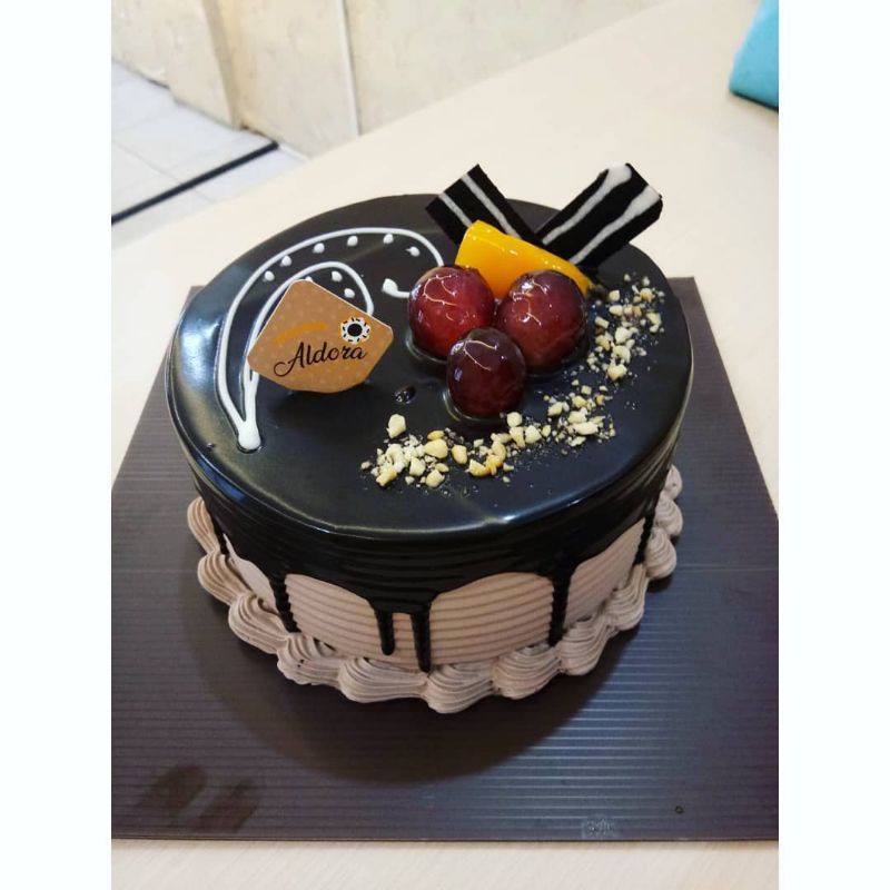 

Chocolate Peanut/Birthday Cake/Kue Ulang Tahun/Aldora Bakery